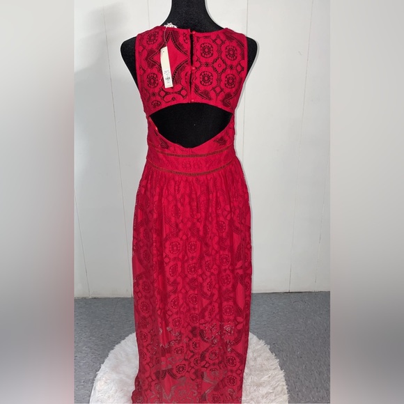 Francesca’s Full lace Red dress, with an open Back - Picture 4 of 8